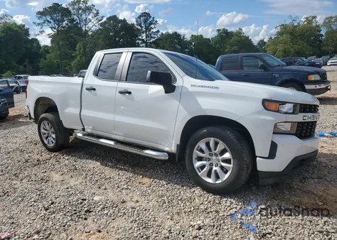 2021 Chevrolet Silverado C1500 Custom z USA, uszkodzony, nr VIN 1GCRWBEK3MZ372591